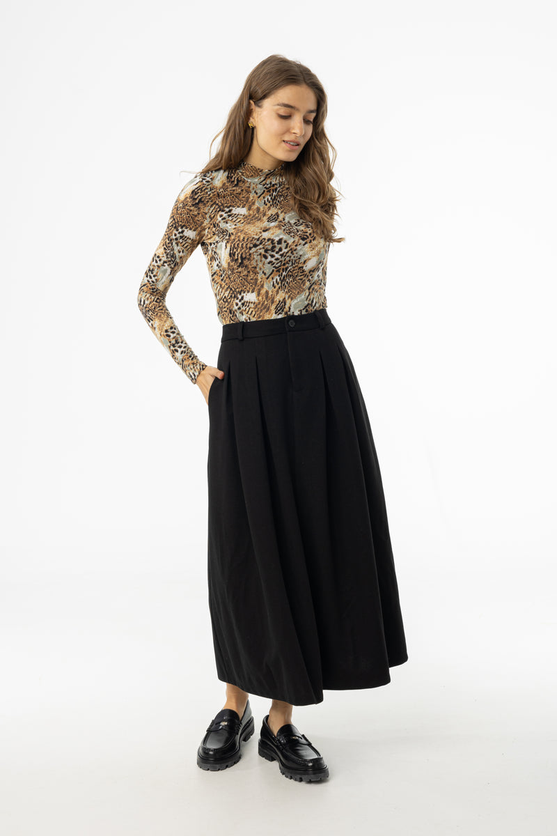 Black Front Pleated Flared Skirt