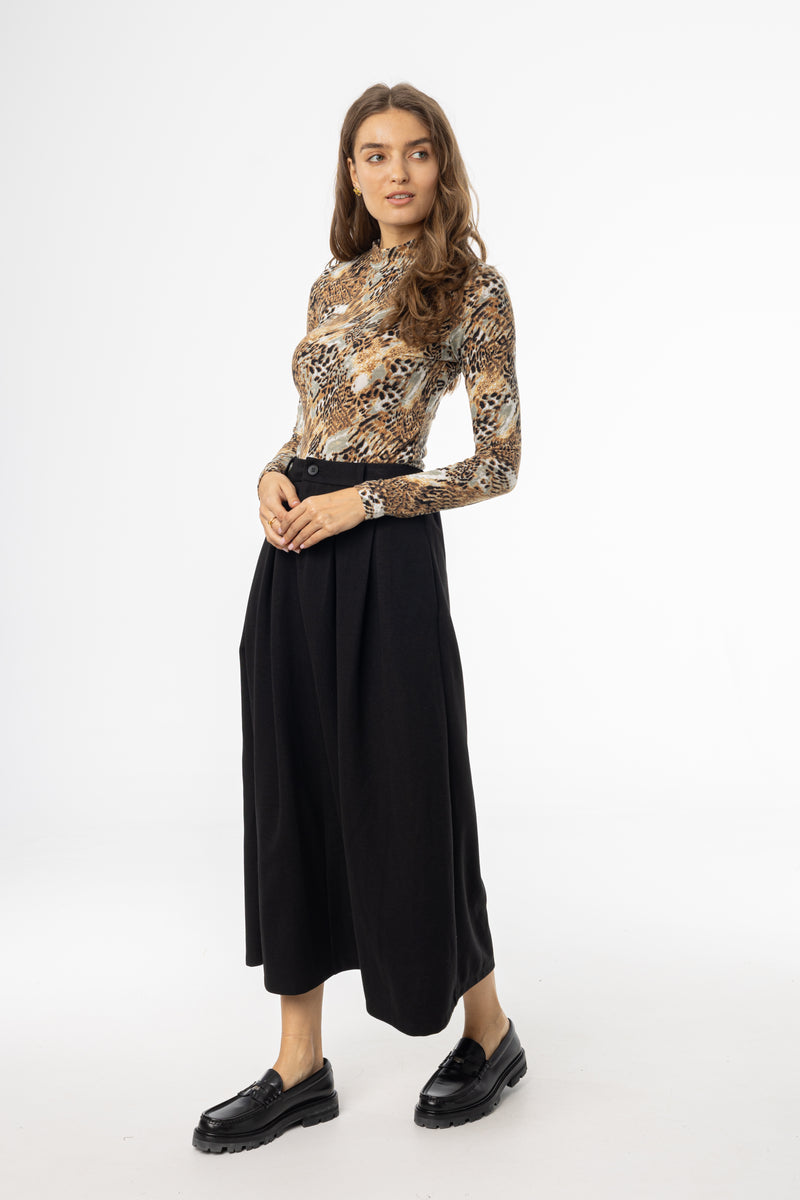 Black Front Pleated Flared Skirt