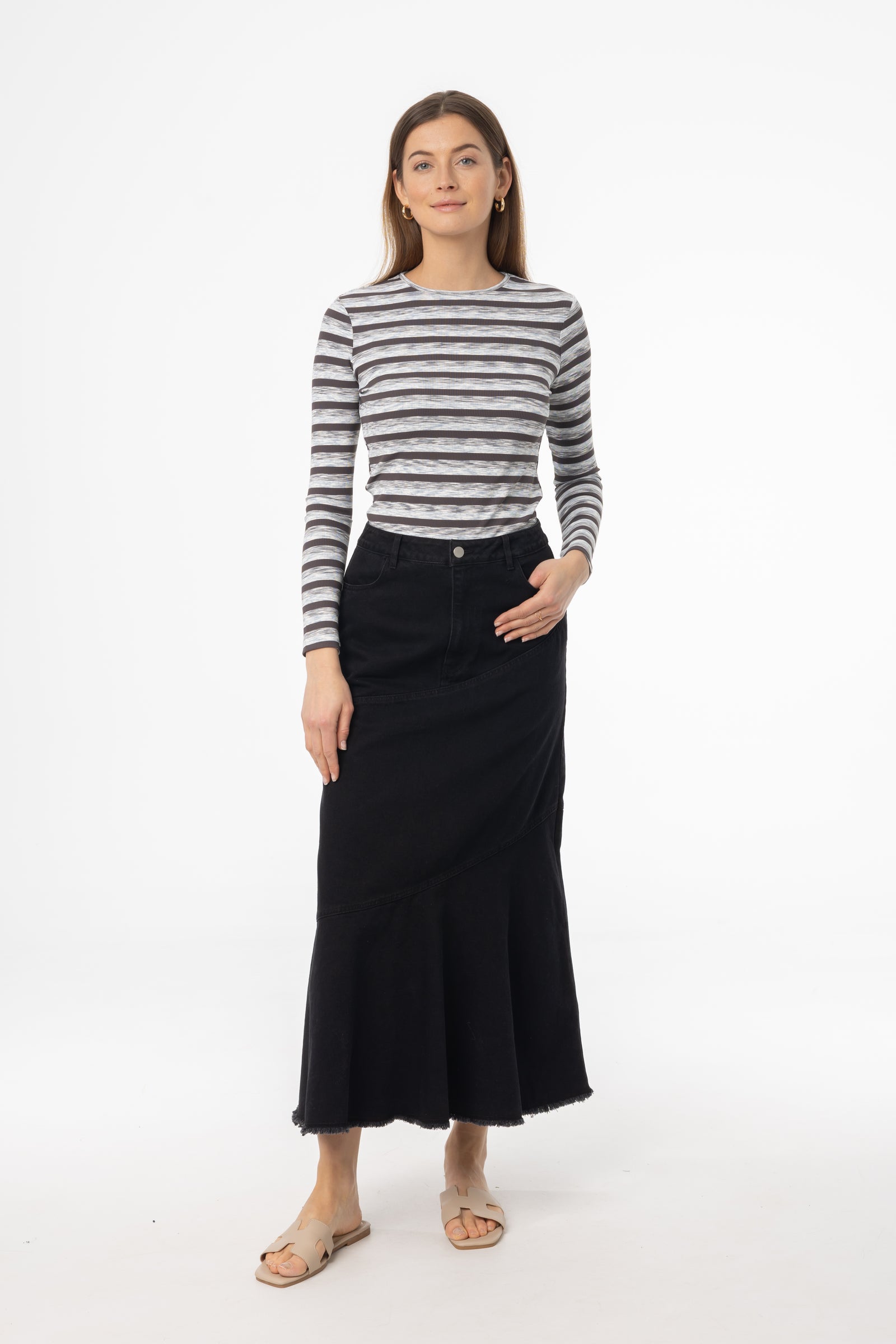 【GRANCY】Fringedesign Denim Skirt ブラック GRANCY】Fringedesign Denim Skirt / フリンジデザイン デニム