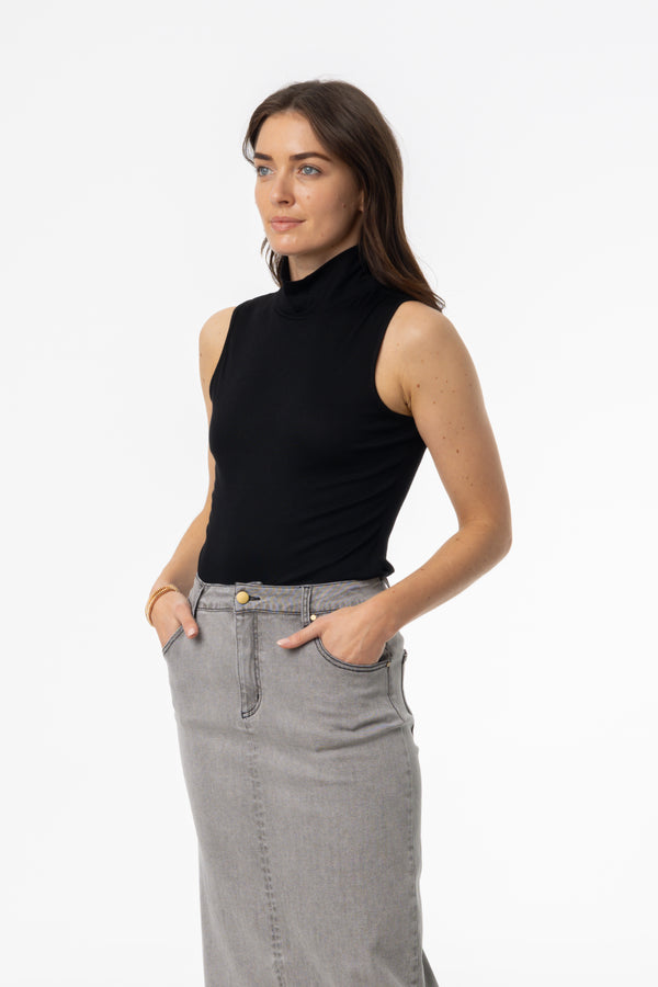 Black Solid Sleeveless Turtleneck