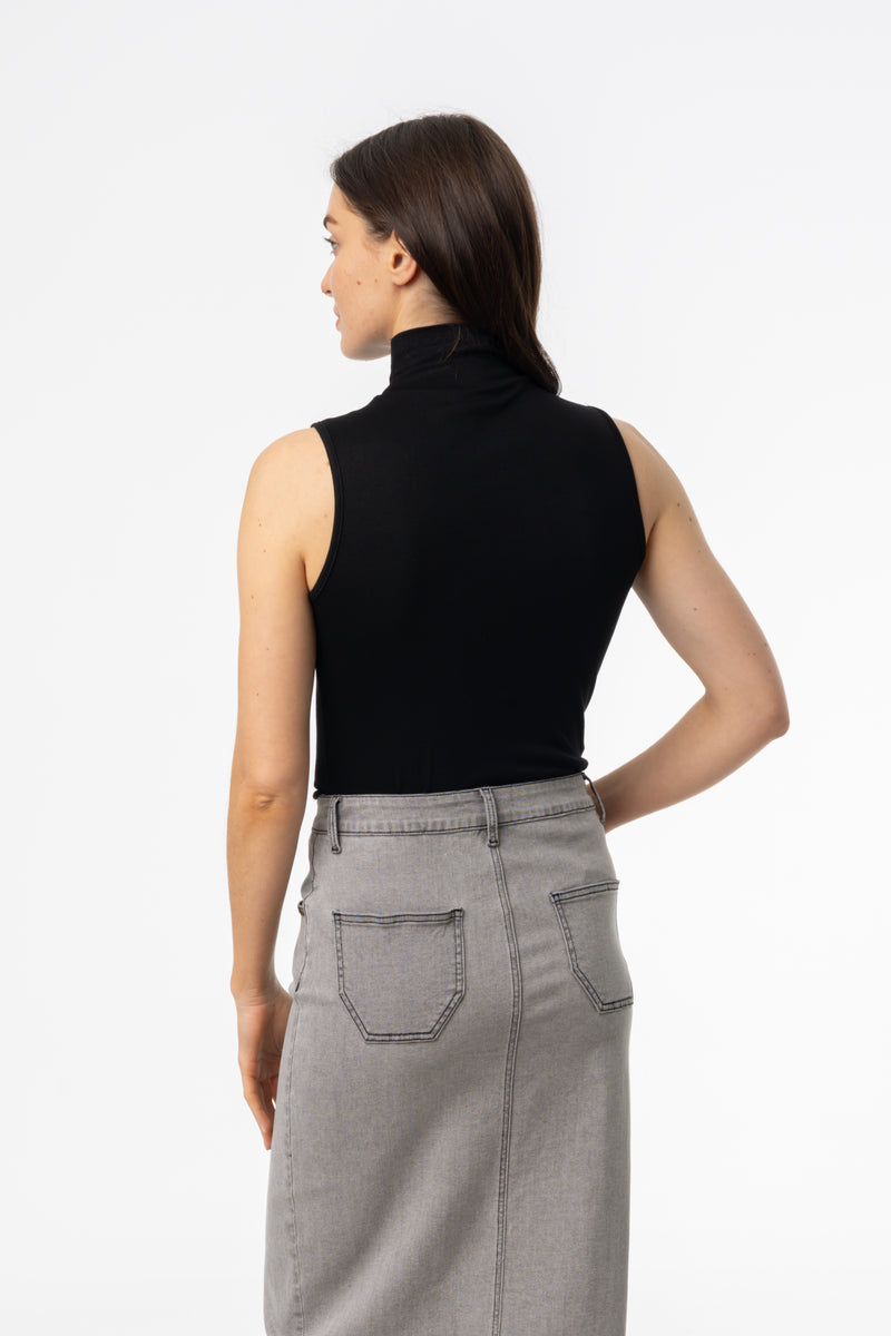 Black Solid Sleeveless Turtleneck