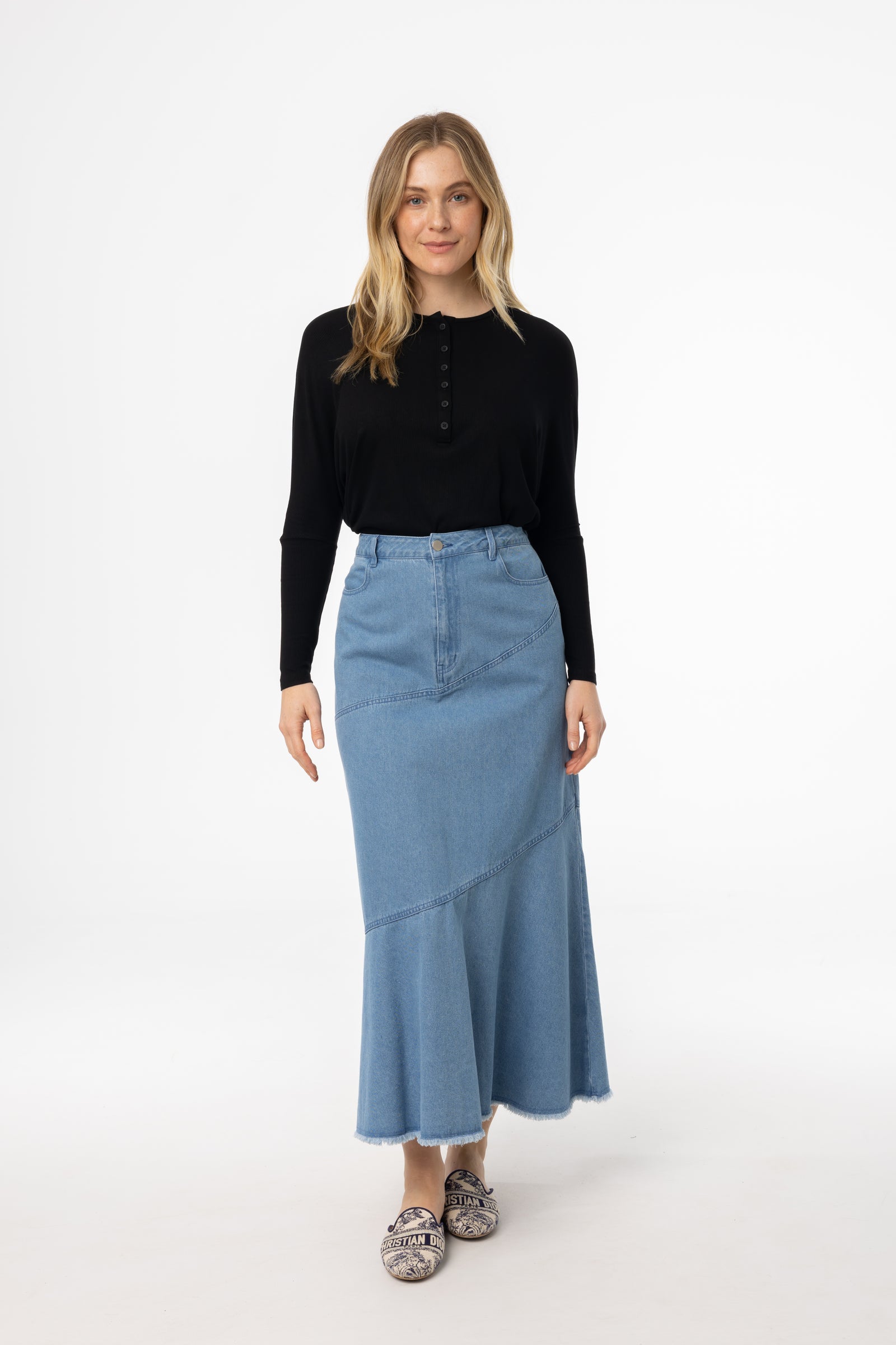 【BAON】Tsute cutting fringe denim midi skirt Light Blue Fringe Tiered Denim Skirt – BLANK