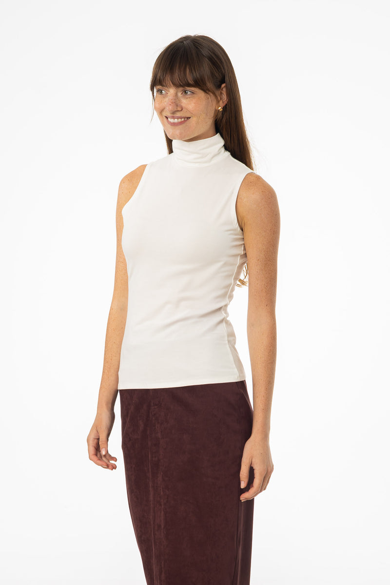 White Solid Sleeveless Turtleneck Top
