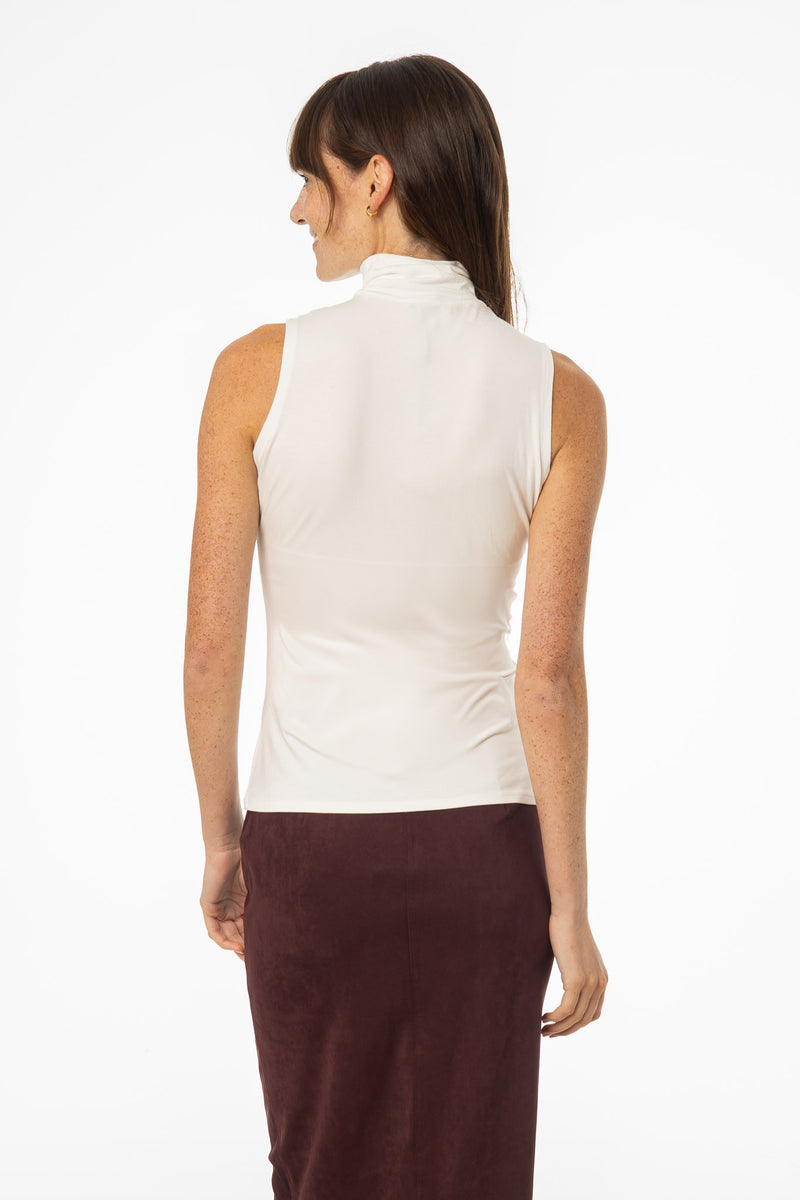 White Solid Sleeveless Turtleneck Top